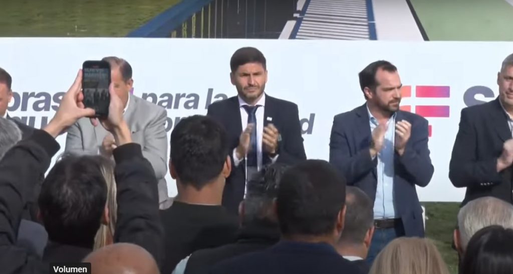 Pullaro firma el contrato para el comienzo de obra del nuevo Puente Santa Fe-Santo Tomé